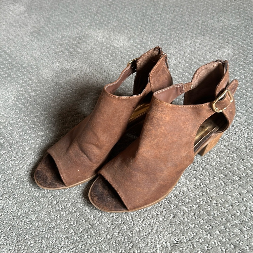 Carlos Small Heel Open Toe Wedges